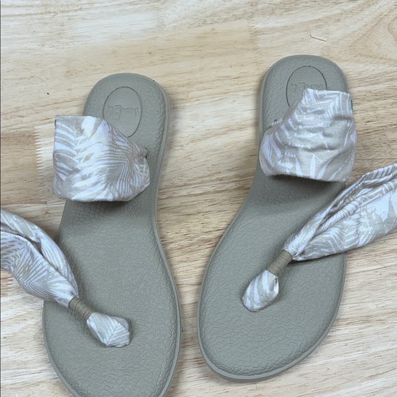 Sanuk Cream Women's Sandals - Picture 3 of 4
